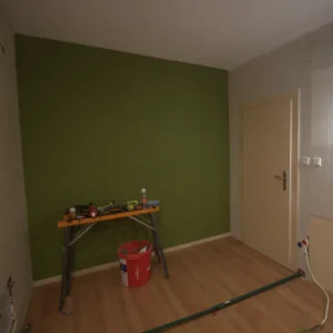 ściana z zielonymi panelami akustycznymi w biurze Baffle